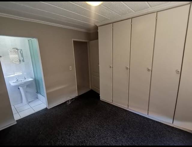 3 BEDROOM APARTMENT FOR SALE IN VANDERBIJLPARK SW 5